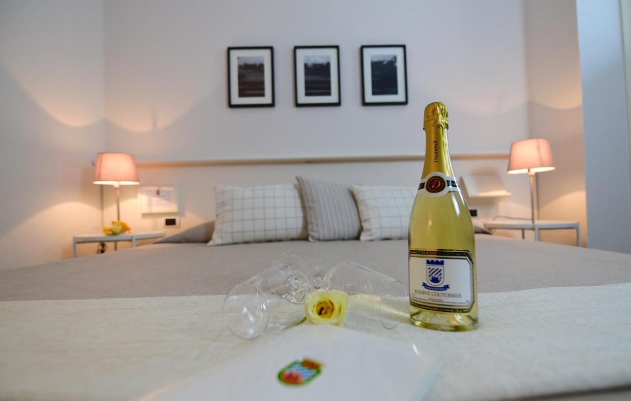Golf Hotel Castelconturbia Agrate Conturbia ภายนอก รูปภาพ